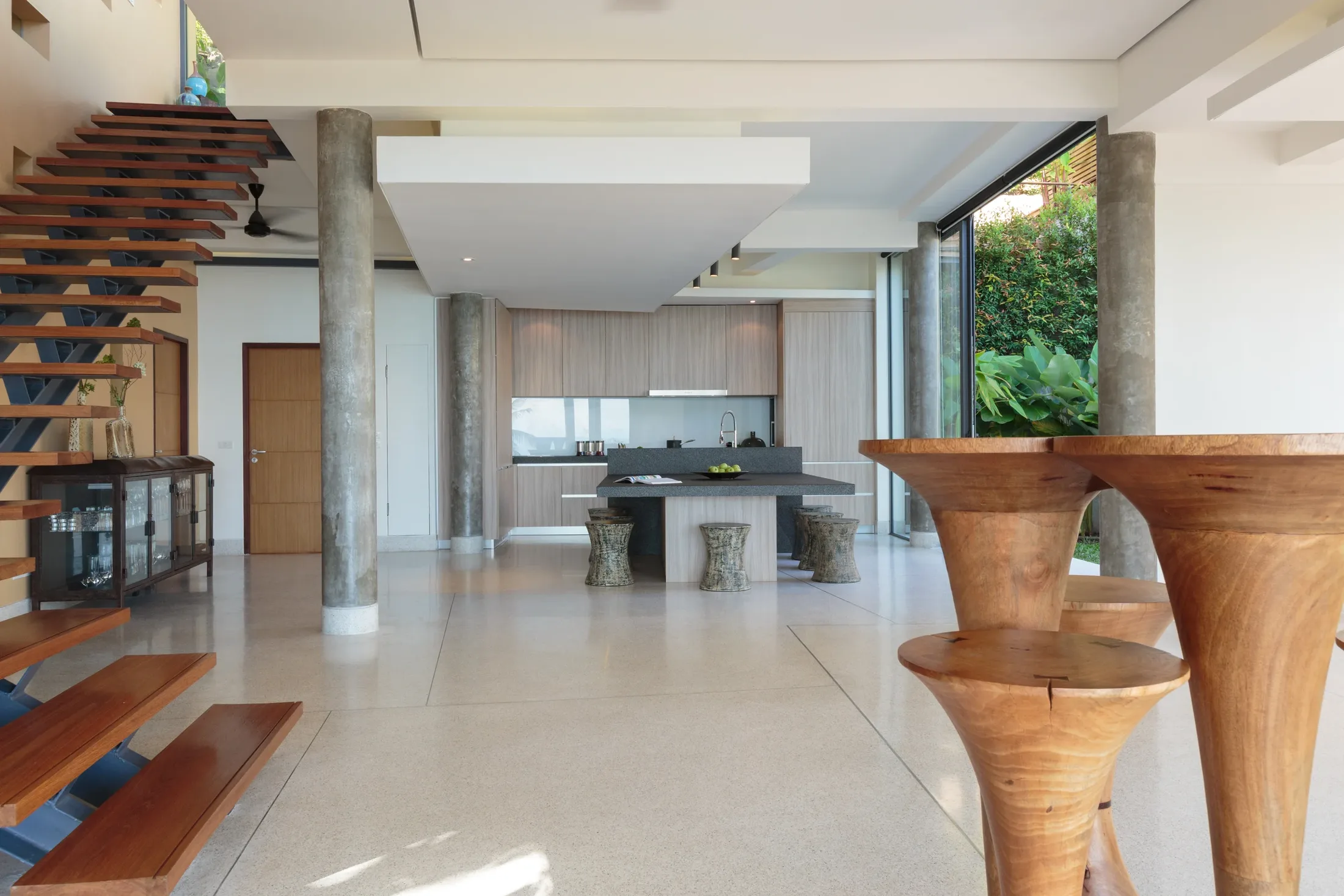 Nalyna — interior view 4